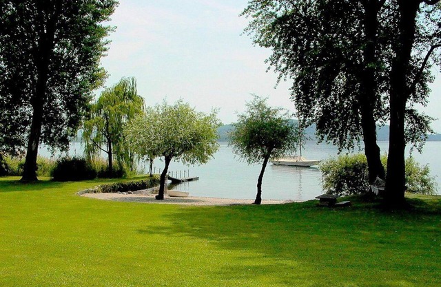 Villa Adelinda: A luxurious one-story villa located right on the Lake Maggiore, with Free WI-FI.