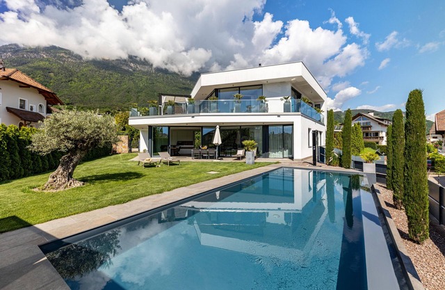 Villa 'Aich' mit Bergblick, privatem Pool und Sauna