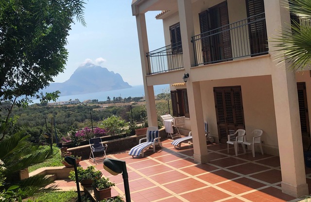 Villa Aileen in einem subtropischen Garten in der Nähe des schönsten Strandes Italiens