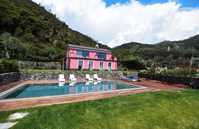 Villa al Cio, oasis with pool and tennis court a stone throw from Cinque Terre