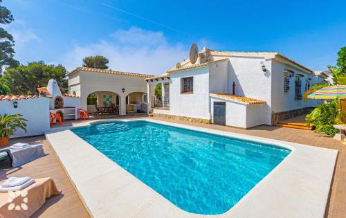 Villa Alamito by Abahana Villas