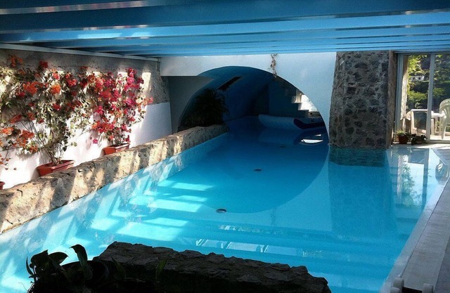 Villa Albarosa D ist eine elegante und gemütliche Wohnung gebaut auf abschüssigem Gelände auf das Meer, für zwei Personen. Villa Albarosa D sind ca. 40 qm und verfügen über einen Gemeinschaftspool, Privat bepflanzte Terrasse mit Meerblick, ein Geme...