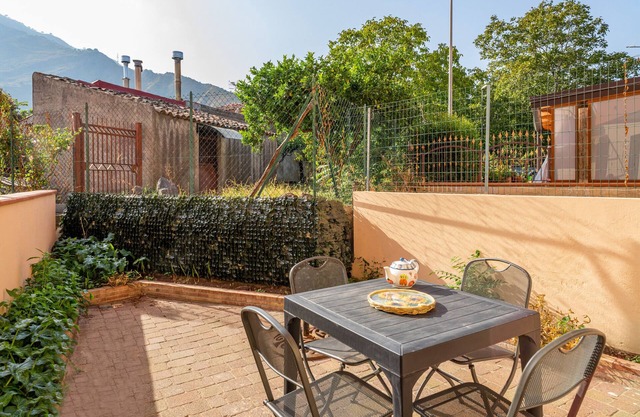 Villa "Alcantara" mit privater Terrasse, 2 Balkonen und WLAN