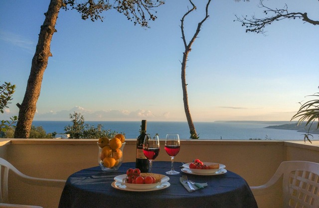 Apartment mit Terrasse mit Meerblick