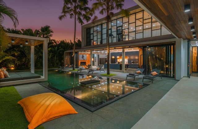 Villa Aless: Designer 4BR Villa w/Sauna, Jacuzzi, Gym, Rooftop