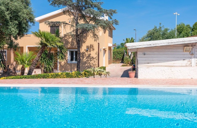 'Villa Alexandra' mit Meerblick, Gemeinschaftspool und WLAN