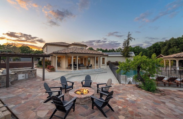 Villa Allegria-Pool/Spa Basketball, Sleeps 8!