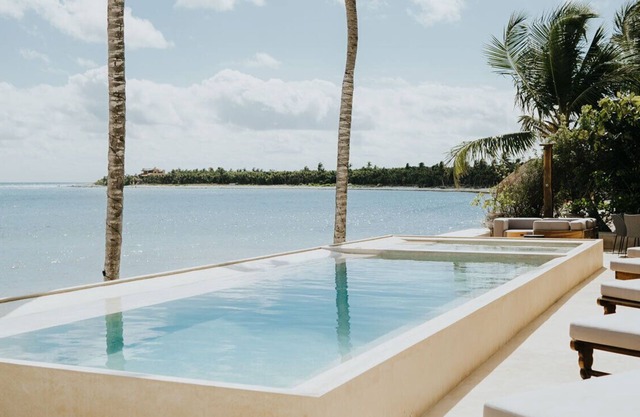 Villa Amaite - 8BR beachfront property with ocean front pool, Soliman Bay