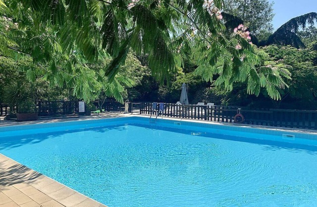 Villa Amarena A: A graceful apartment in the characteristic style of the Tuscan countryside, with Free WI-FI.