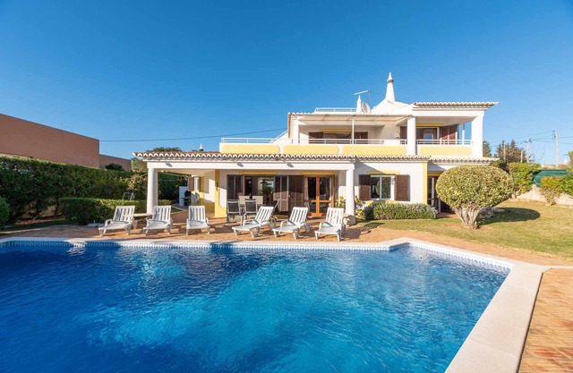 3 Schlafzimmer Villa mit Meerblick und privatem Pool