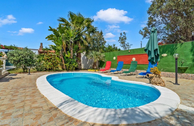 Villa "Angela" mit Bergblick, Privatem Pool und Klimaanlage