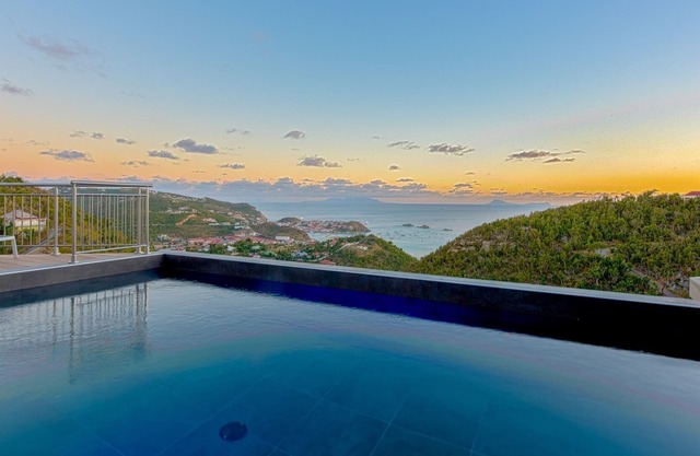 Villa ANGELO: DIE ROMANTISCHE 2BR VILLA MIT HERVORRAGENDER AUSSICHT ... BEST DEAL!