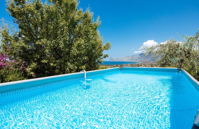Villa 'Anna Messina' mit Meerblick, WLAN und Klimaanlage
