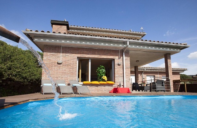 Villa + Apart. 20'beach, in der nähe von bcn, 2 pools, wifi, 23 personen, direkter flughafen
