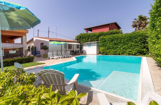 Villa "Arianna" mit gemeinsamem beheiztem Pool, privater Terrasse und WLAN