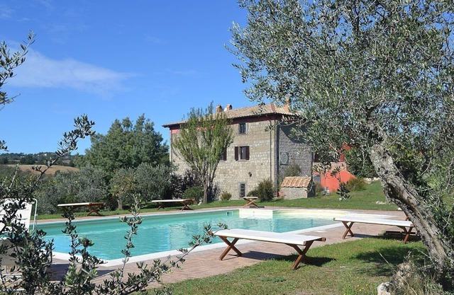 Villa Ascanio: Eine herrliche vierstöckige Steinvilla.