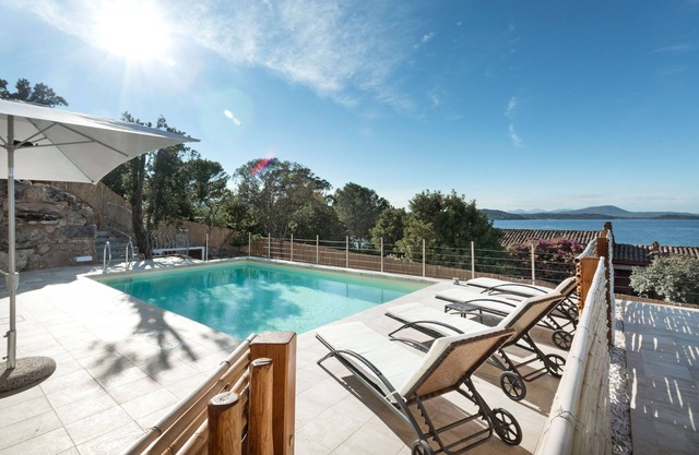 Villa Astrea Alba, zwei Schritte vom Strand entfernt mit privatem Pool