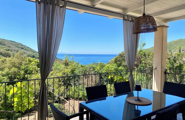 Villa in Peri - Zwei 5 Betten mit überdachter Terrasse SEAVIEW