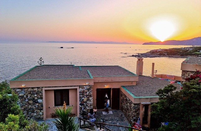 Villa at seafront, Cala Caterina, sealife - beach - sun