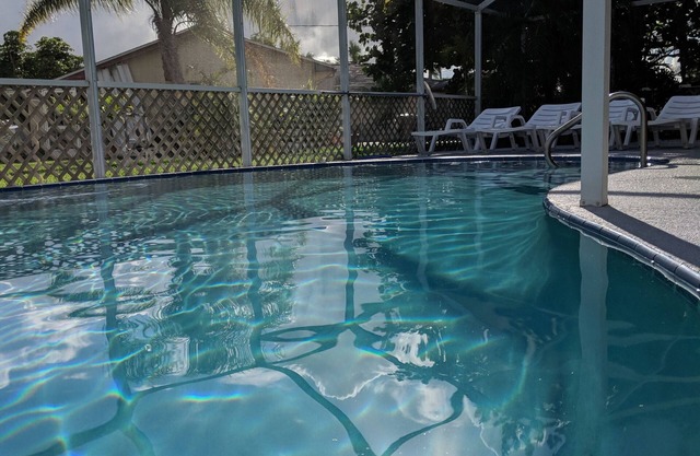 Villa Aurora On-The-Lake, beheizter privater Pool, sicherer und ruhiger Urlaubsort