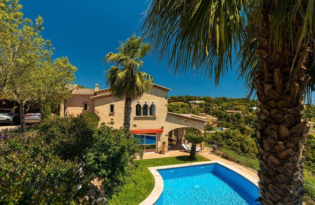 Villa Azucena mit Meer- und Bergblick, Schwimmbad, schönem Garten und Wi-Fi
