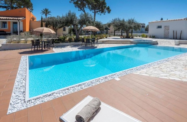 Villa 'Azzurra' with View Over the Shared Pool, Wi-Fi and Air Conditioning