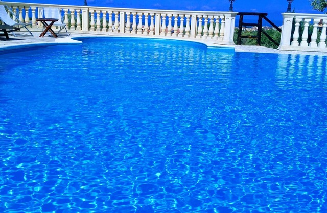 VILLA AZZURRA. URLAUB MIT 5 STERNEN. MIT PRIVATEM POOL