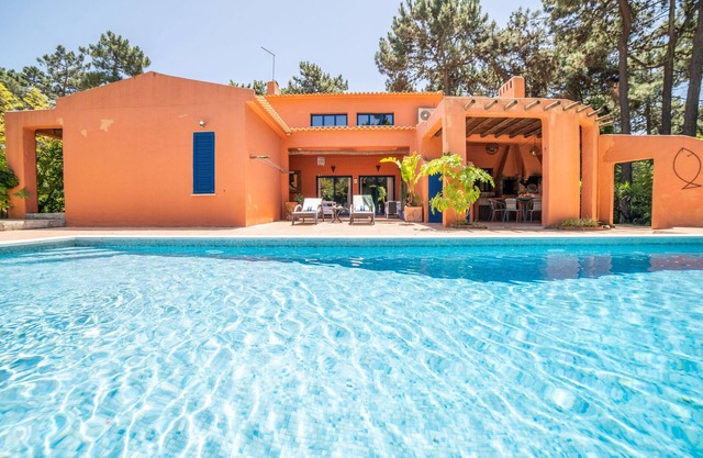 Geräumige Villa für 12 Personen im Aroeira Golf Resort mit Billardtisch und privatem Pool