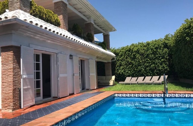 VILLA-BANUS. GOLDEN MILE BEACH GROSSE LAGE