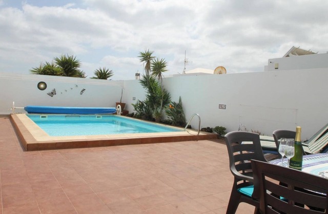 Villa Beatrice, private heated pool, short walk to beach, shops & restaurants