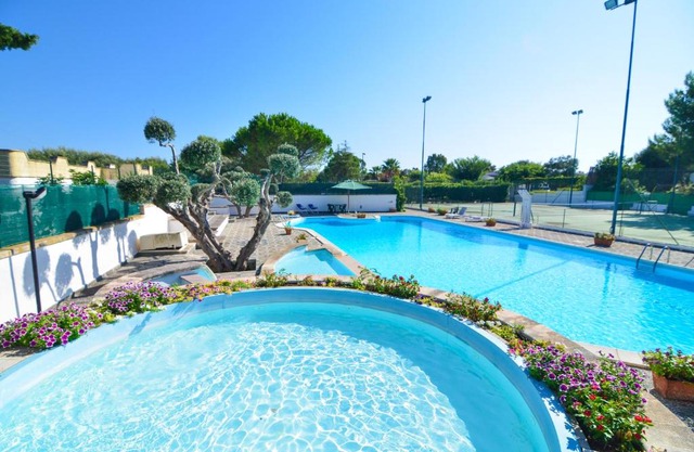 Villa Belen con piscina e campo da tennis