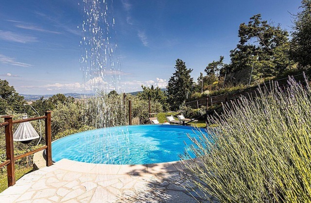 Villa Belfiore, fully refundable with voucher*: A characteristic and welcoming apartment that covers the entire top floor of a villa surrounded by meadows and by green hills, with Free WI-FI.