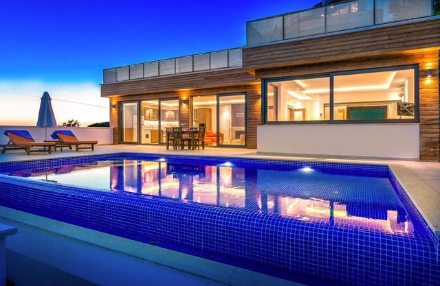 Villa Bella Four Isolierte Pool Flitterwochen