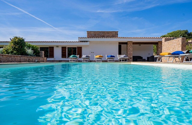Villa Belle mit privatem Pool und Strand zu Fuß.