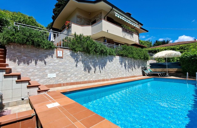 Villa Bellevue Corsanico, privater Pool, Parkplatz, leicht zugänglich, Meerblick
