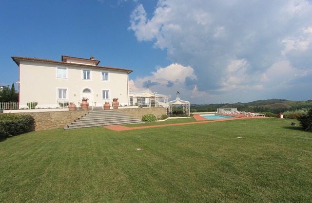 VILLA BELSOLE - FERIENHAUS MIT BEHEIZTEM POOL