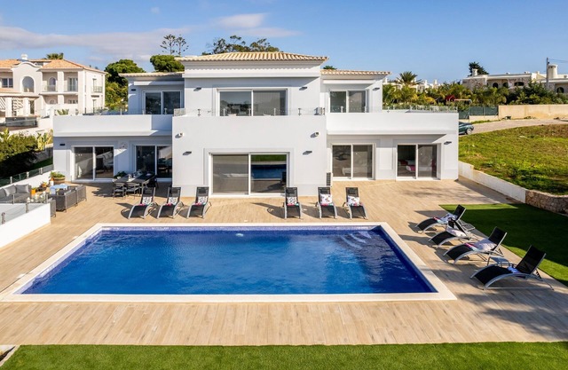 Villa Benisamar | Beautiful and Elegant 5 Bedroom Carvoeiro Villa | Short Walk to Carvoeiro Centre & Beach