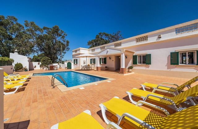 Komfortable Villa 8 Minuten vom idealen Familienstrand entfernt