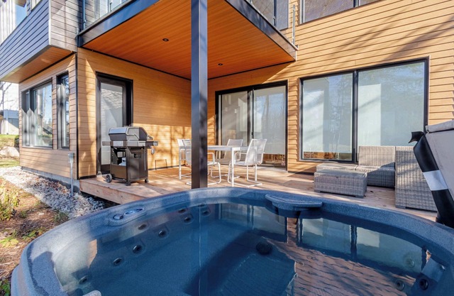 Villa Birdie spa facing the Pont-Rouge golf course!