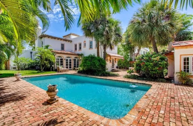 Villa Blanca | 4bd/3.5ba | Private Pool & Parking