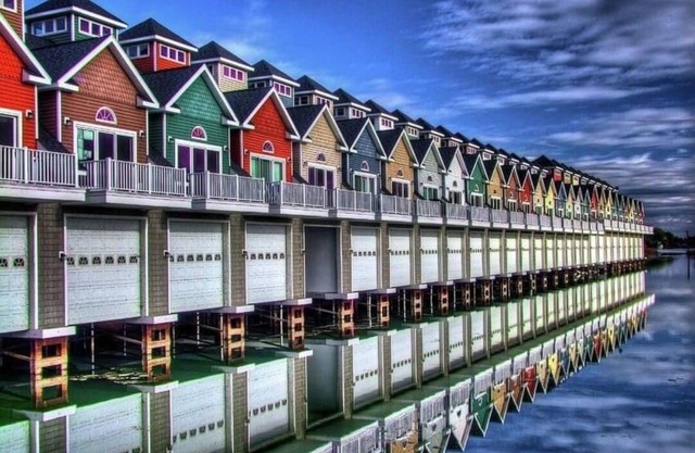 Villa & Boathouse on quiet bay with marina acess- short walk or bike to Alex Bay