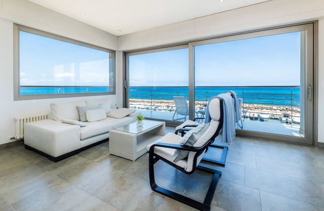 Villa 'Bohemi' direkt am Meer, WLAN und Klimaanlage in den Schlafzimmern