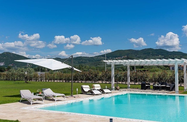 Villa Bona Dea: A bright two-story villa surrounded by the greenery, with Free WI-FI.