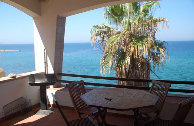 Villa Bosa, Waterfront Apartment in Bosa Bereich, private Treppe zum Strand WI