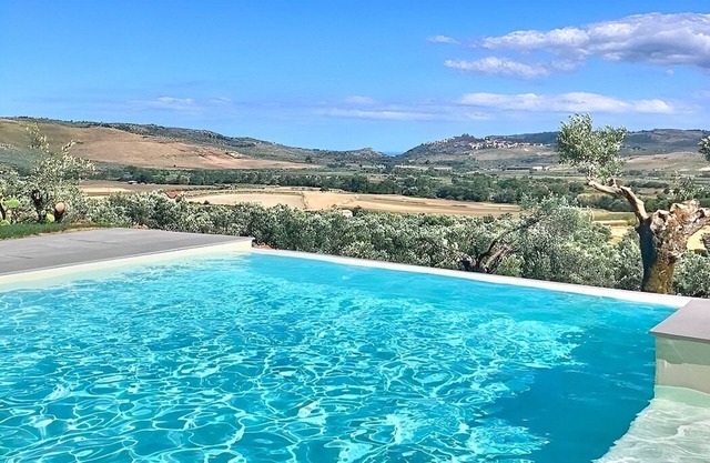 Villa Bougainville: A welcoming one-story villa situated in a quiet location, a few minutes from the town center, with Free WI-FI.