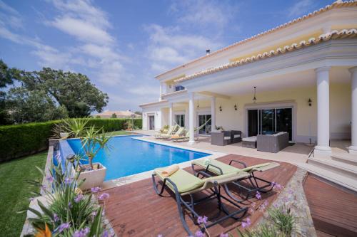 Villa Brilhasol by Garvetur