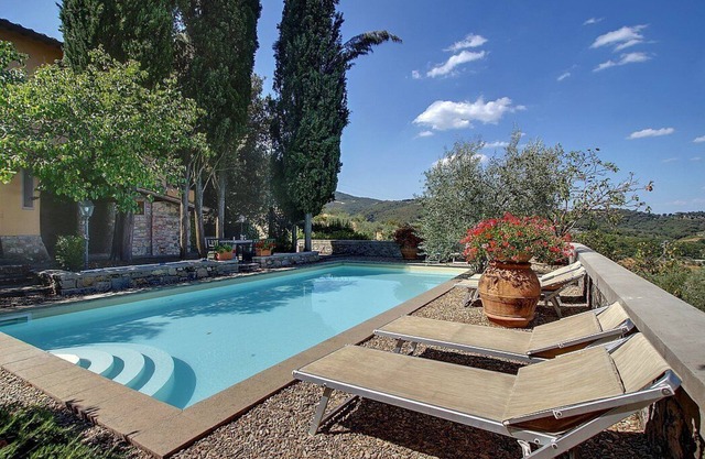 Villa Buonagrazia: Eine bezaubernde dreistöckige Villa im charakteristischen Stil der toskanischen Landschaft.