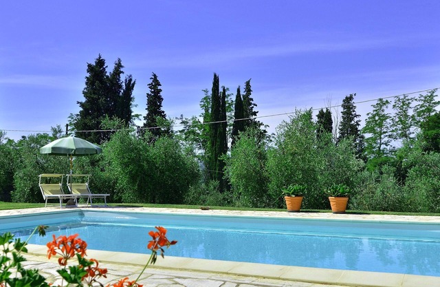 Villa en Corazzano con 4 habitaciones, capacidad 8