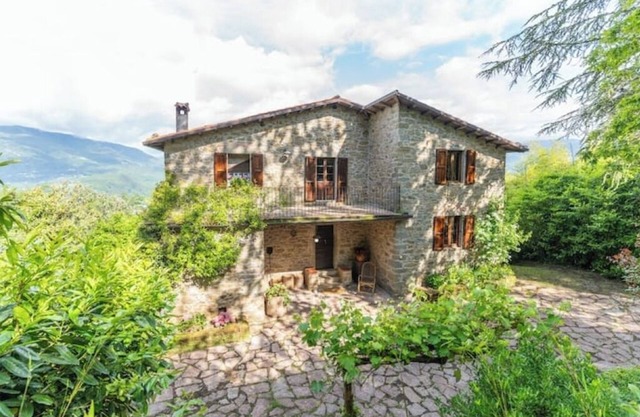 Villa Buriconti: Tranquil Countryside Oasis