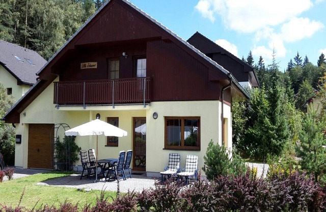 schöne Villa mit Skipisten